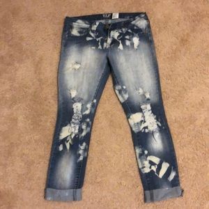 Distressed skinny jeans